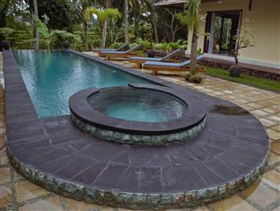 Junjungan Pool & Parco vacanze 3*