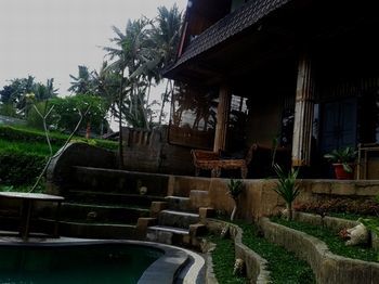 Junjungan Pool &